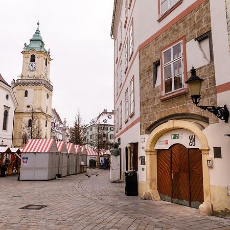 Apartment Lea - Old Town ブラチスラヴァ エクステリア 写真