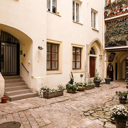 Apartment Lea - Old Town ブラチスラヴァ エクステリア 写真