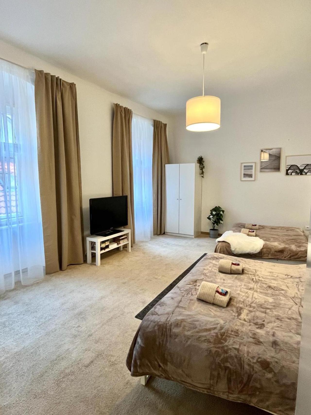 Apartment Lea - Old Town ブラチスラヴァ エクステリア 写真