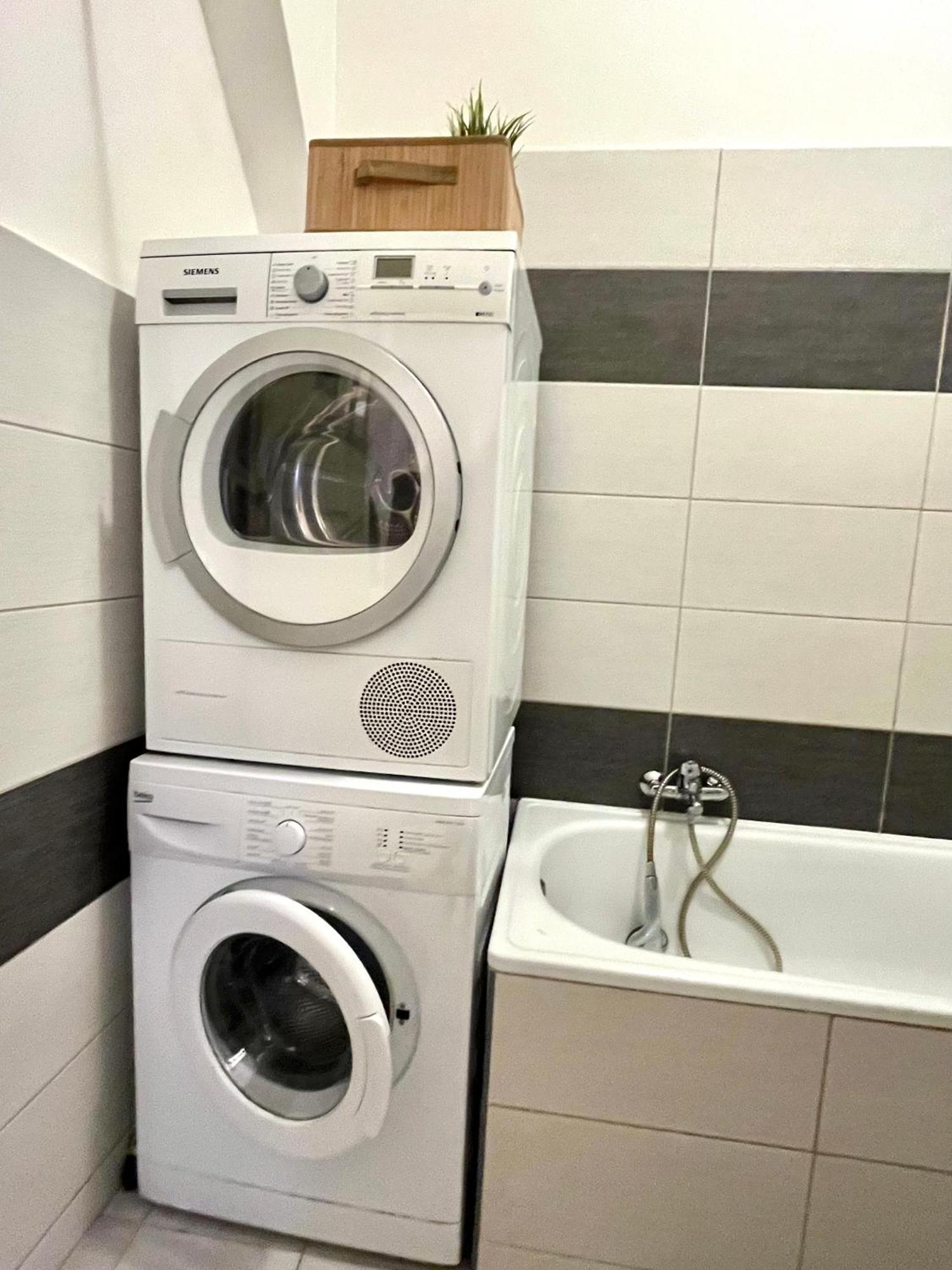 Apartment Lea - Old Town ブラチスラヴァ エクステリア 写真