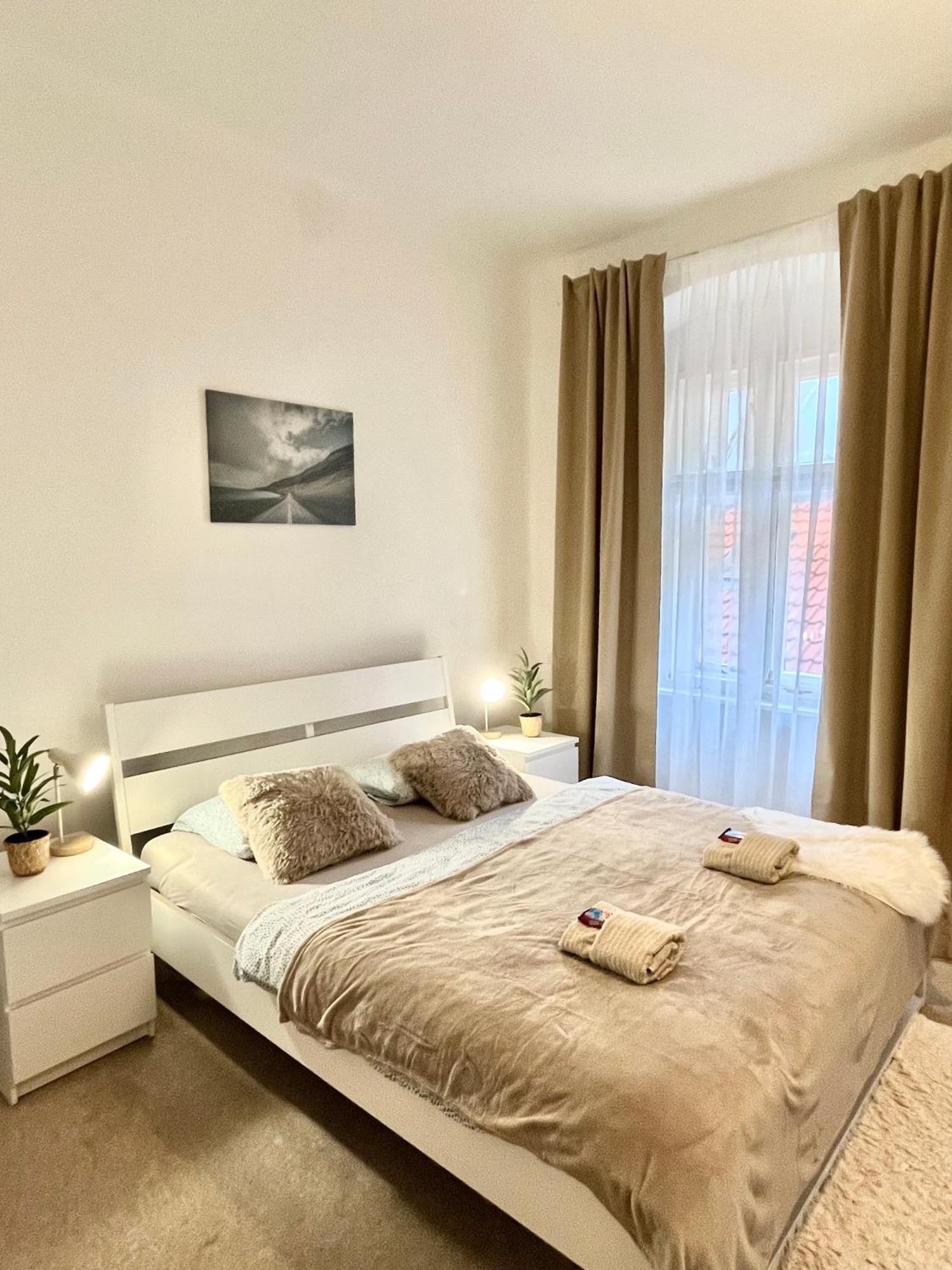 Apartment Lea - Old Town ブラチスラヴァ エクステリア 写真